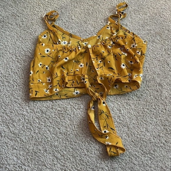 “FancyQube Cropped floral top size small” - Picture 2 of 6